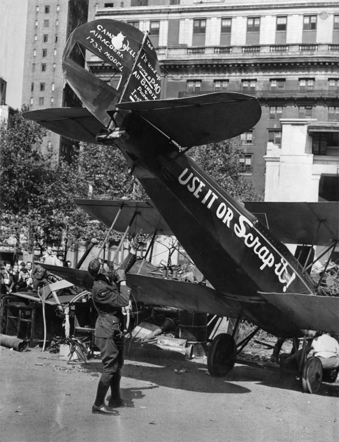 Fairchild NC85E, Reyburn Plaza, Philadelphia, PA, September 29, 1942 (Source: Link) 